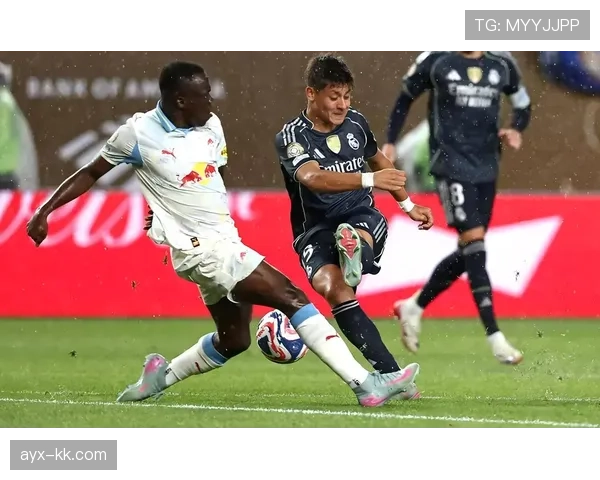 卡马文加位置转型引关注：皇马未来中场发动机潜力几何？